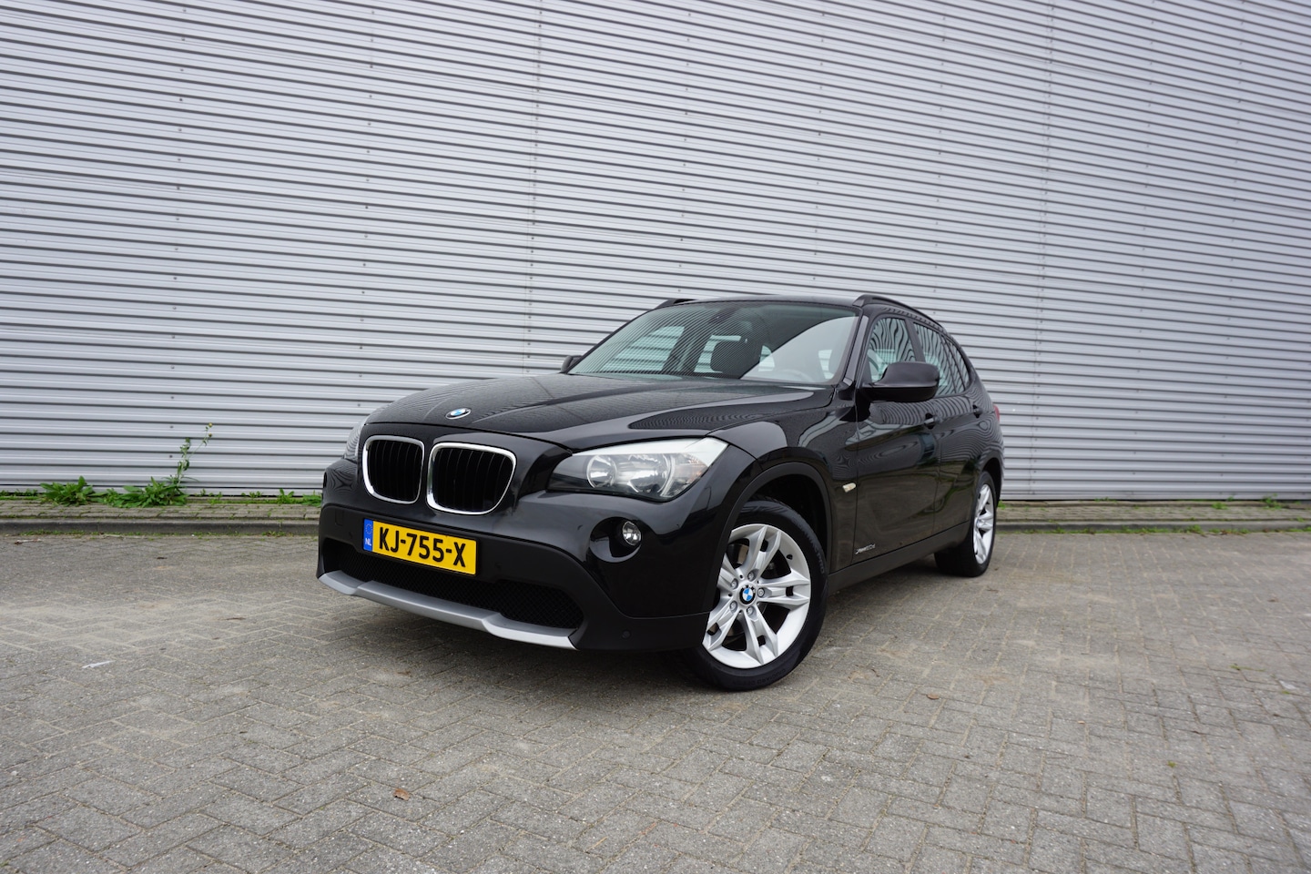 BMW X1 - xDrive20d Executive AUTOMAAT - Climate / Navi / Cruise / Leder / Stoelverw. / Parkeers. / - AutoWereld.nl
