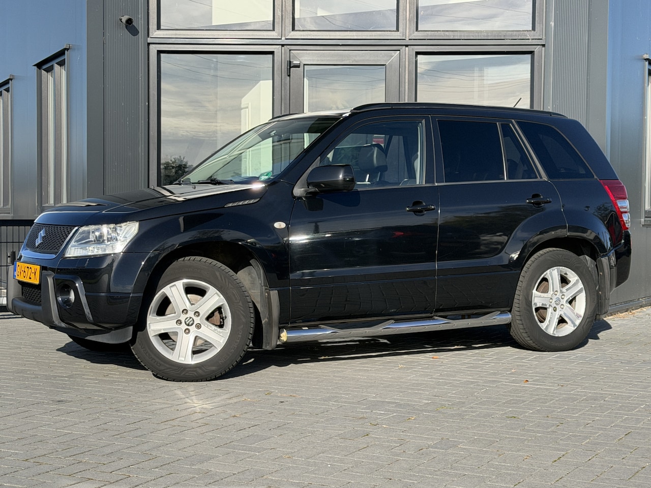 Suzuki Grand Vitara - 2.0-16V High Executive Dealeroh | Leer | SH dak | Trekhaak - AutoWereld.nl