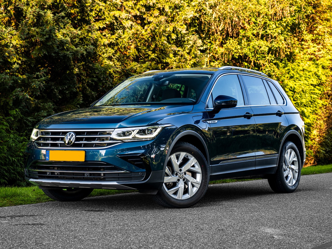 Volkswagen Tiguan - 1.4 TSI eHybrid Elegance Panoramadak - AutoWereld.nl