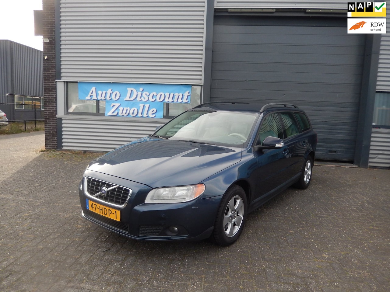 Volvo V70 - 2.5FT Kinetic AUTOMAAT APK TOT 01-10-2027 - AutoWereld.nl