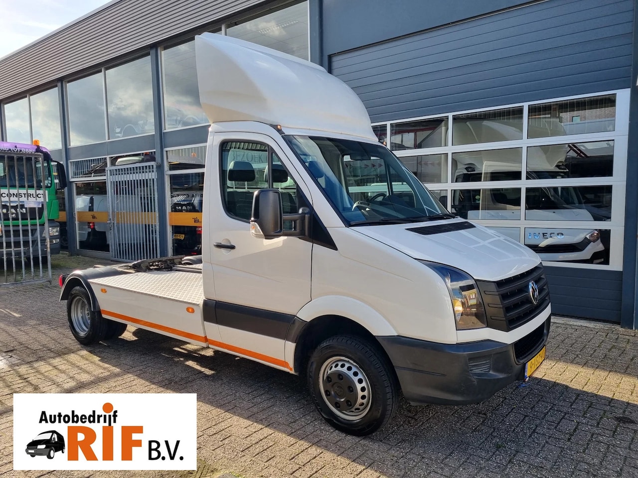 Volkswagen Crafter - 2.0 TDI BE Trekker/ Airco/ MMT 8750 KG - AutoWereld.nl