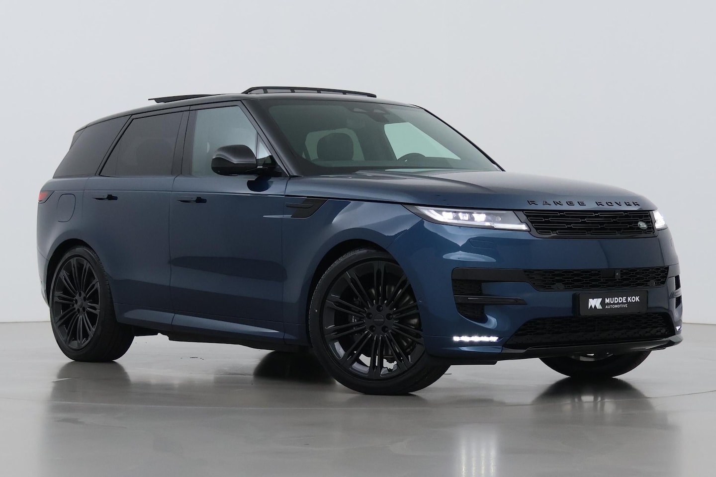 Land Rover Range Rover Sport - P460e Dynamic HSE | SV Petrolix Blue | 23 Inch | Meridian Surround | ClearSight | Koelbox - AutoWereld.nl