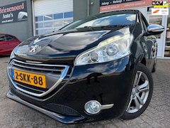 Peugeot 208 - 1.2 VTi Allure van 2de Eigenaar en navigatie en bluetooth telefoon / media en cruise contr