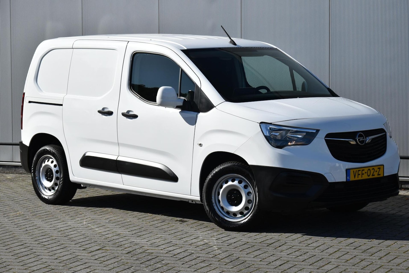 Opel Combo - 1.5D Airco Cruise Navi Apple Carplay PDC Euro 6 - AutoWereld.nl