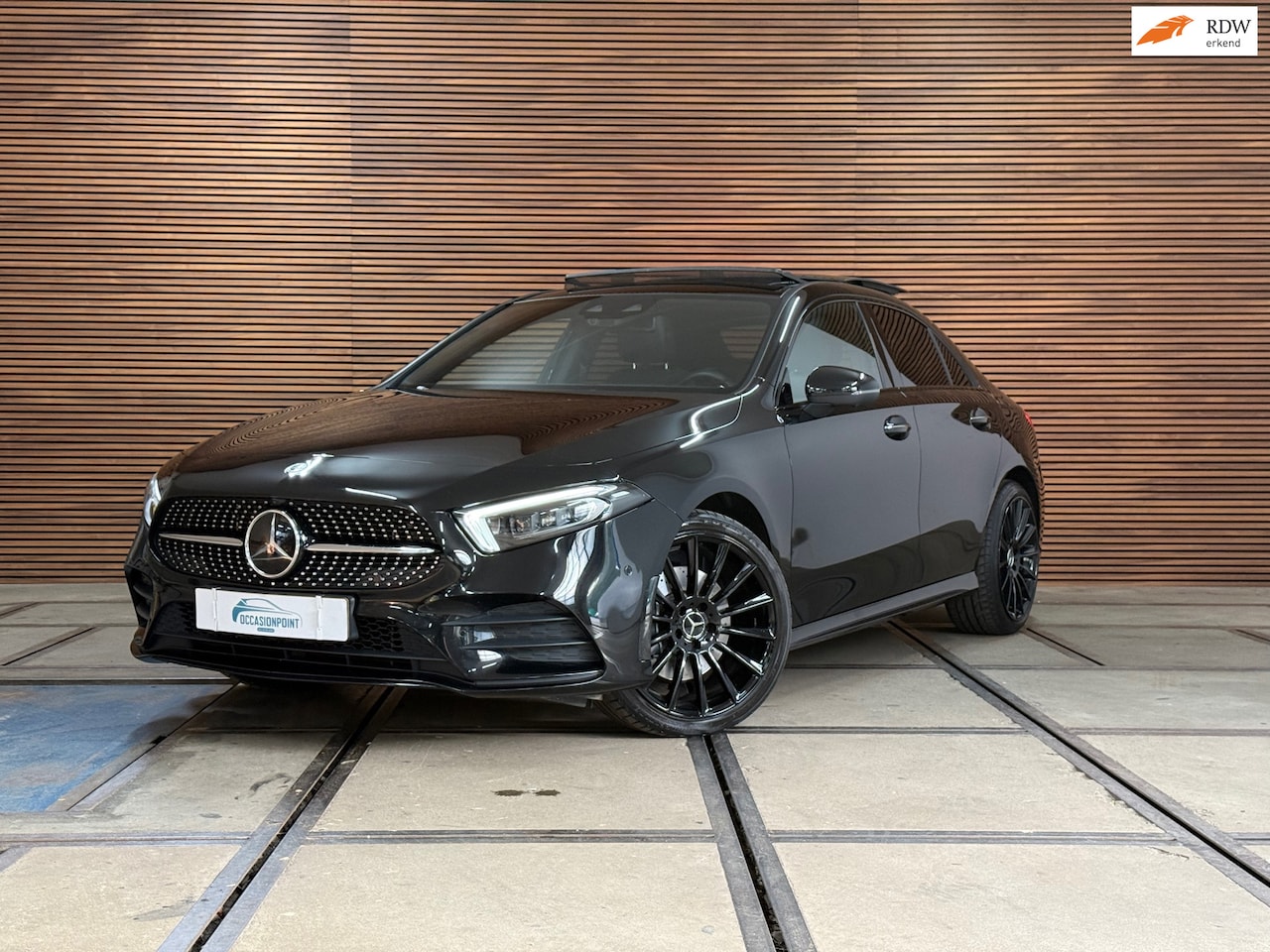 Mercedes-Benz A-klasse - 250 e AMG Line | Stoelverwarming | Alcantara | Panorama dak | Carplay | Head-Up | Multibea - AutoWereld.nl