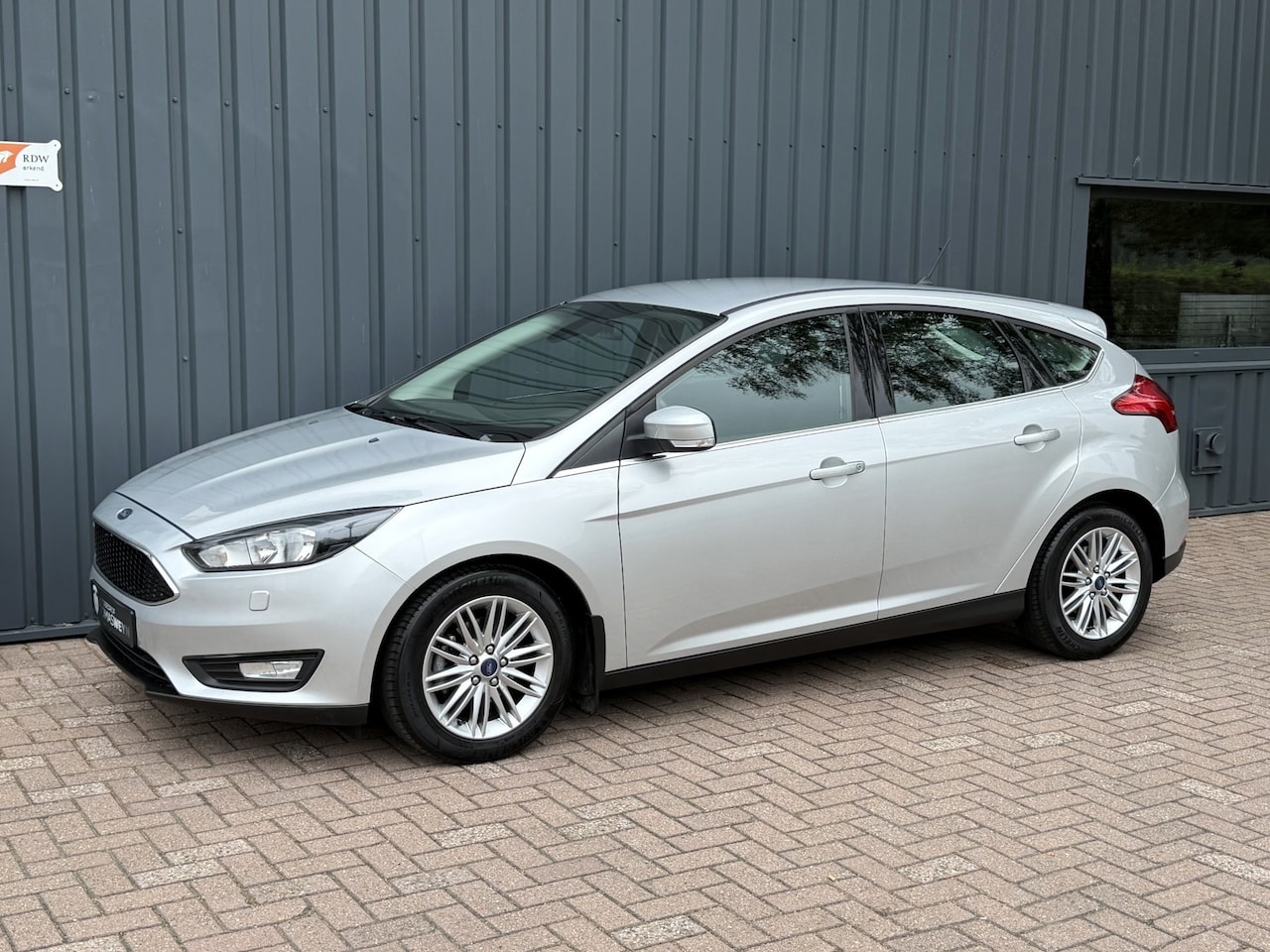 Ford Focus - 1.0 Titanium 17.240 KM!/CRUISE!/ONDERHOUDEN/APK!/ - AutoWereld.nl