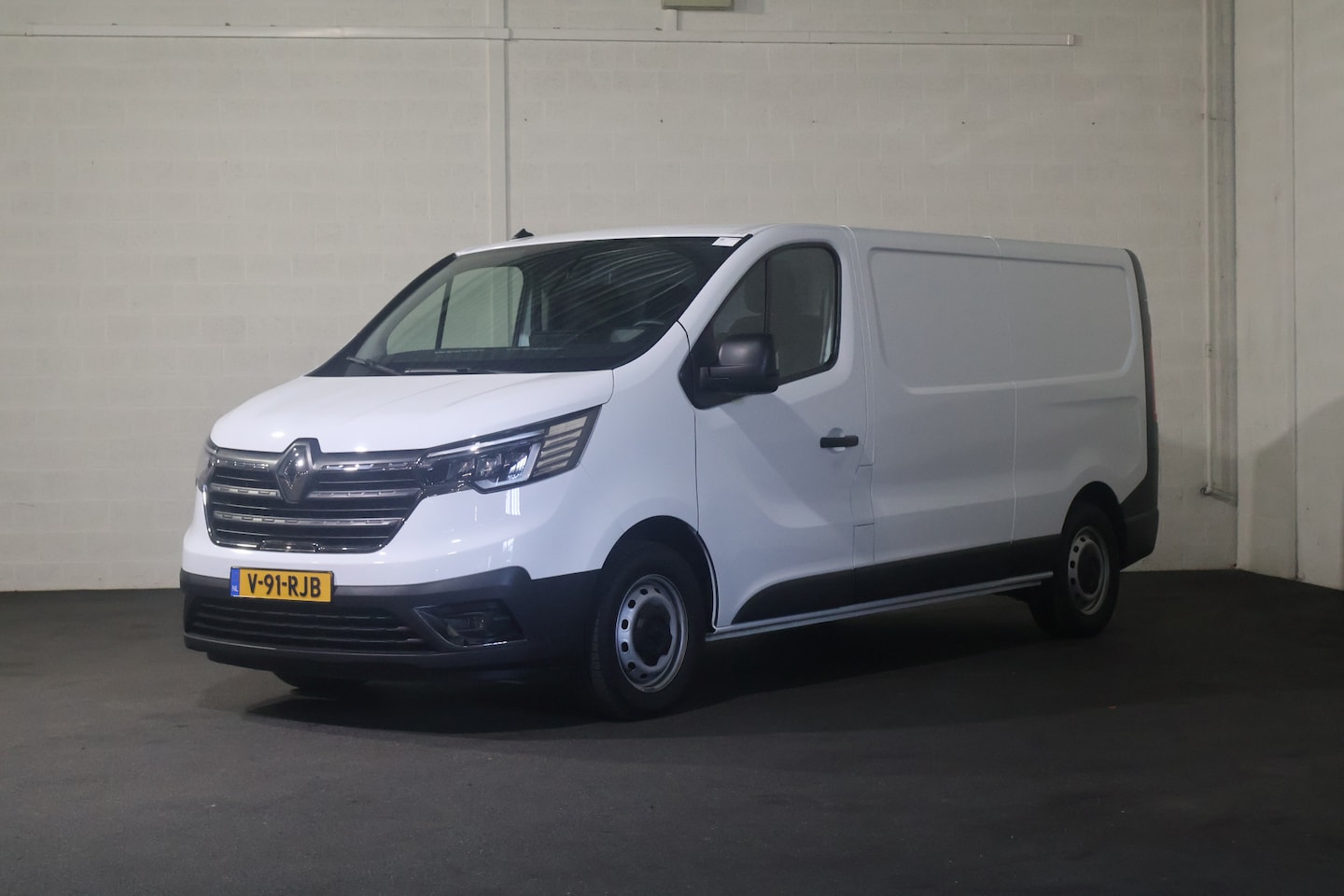 Renault Trafic - 2.0 dCi 150PK Airco Navigatie - AutoWereld.nl