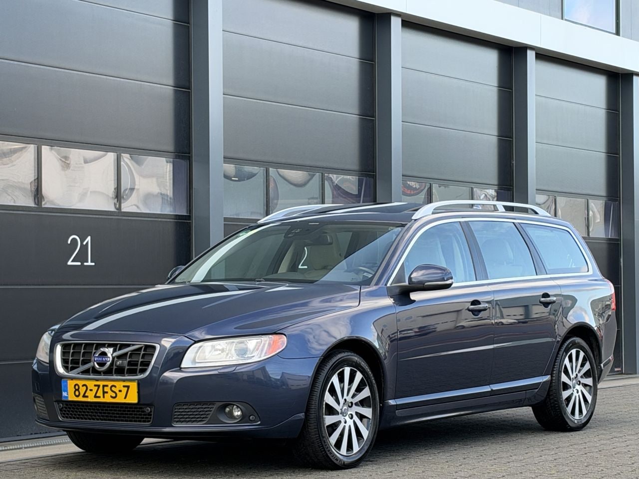 Volvo V70 - V-70 2.0 D4 Dak Leer Clima Navi - AutoWereld.nl