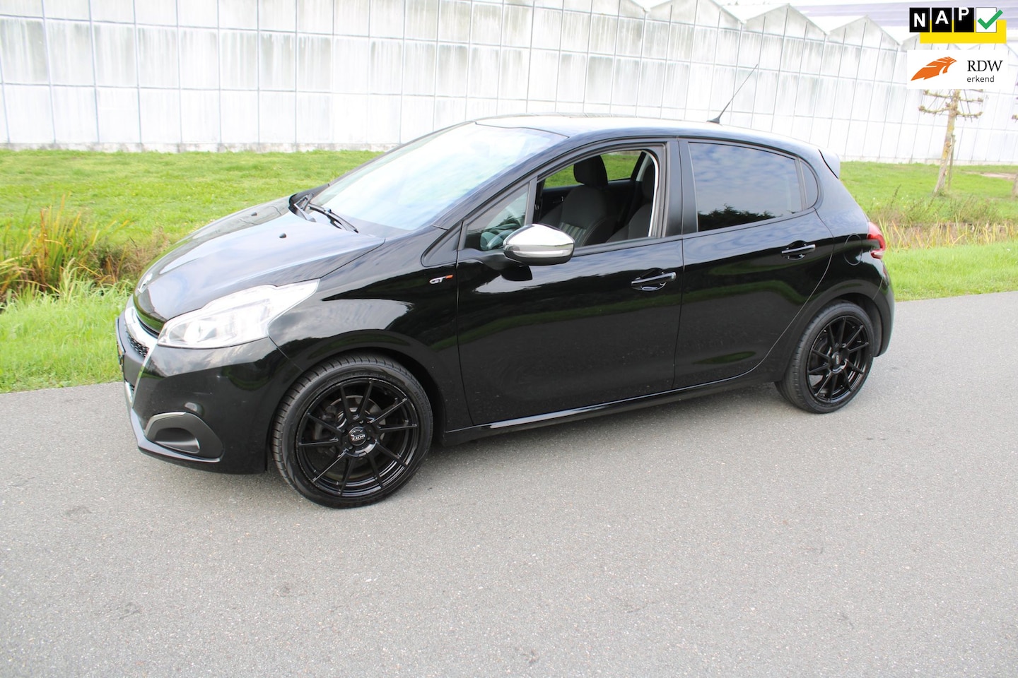 Peugeot 208 - 1.2 PureTech Urban Soul 5 Drs GT -Look - AutoWereld.nl