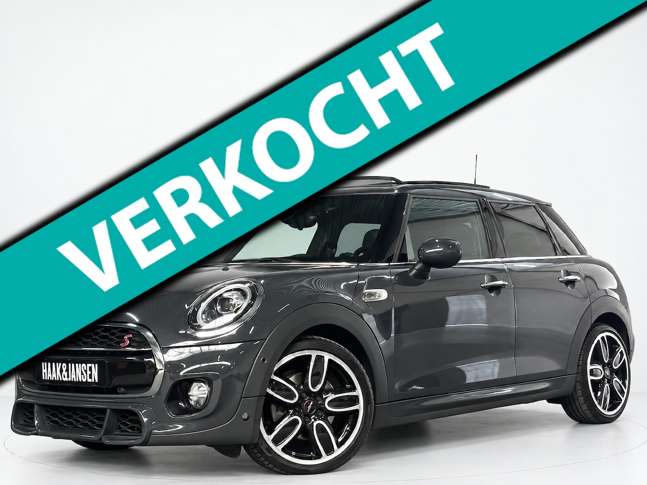 MINI 5-Deurs - 2.0 Cooper S JCW 192PK Automaat Pano Leder - AutoWereld.nl