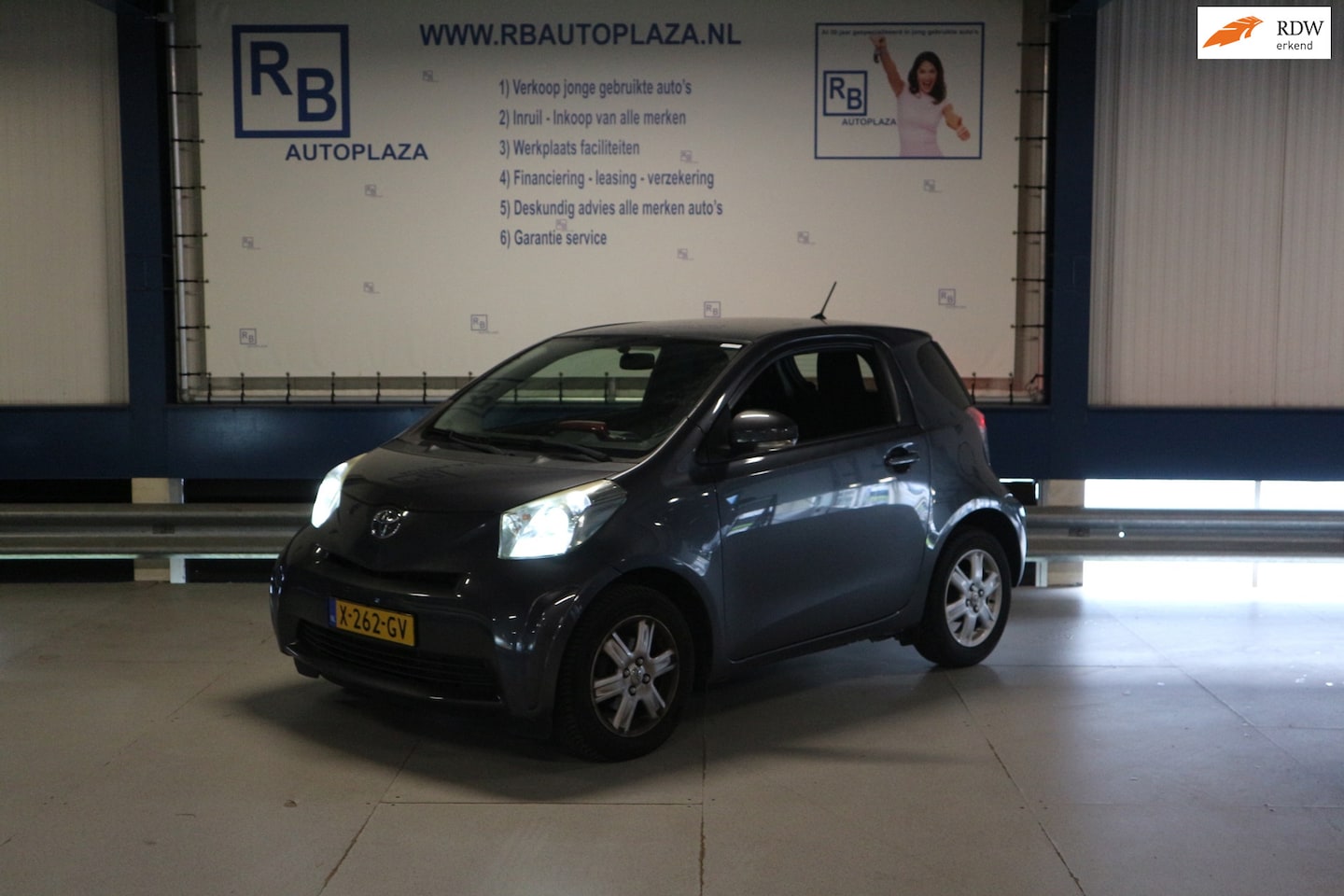 Toyota iQ - 1.0 VVTi Aspiration / AIRCO + 87DKM ! ! ! - AutoWereld.nl