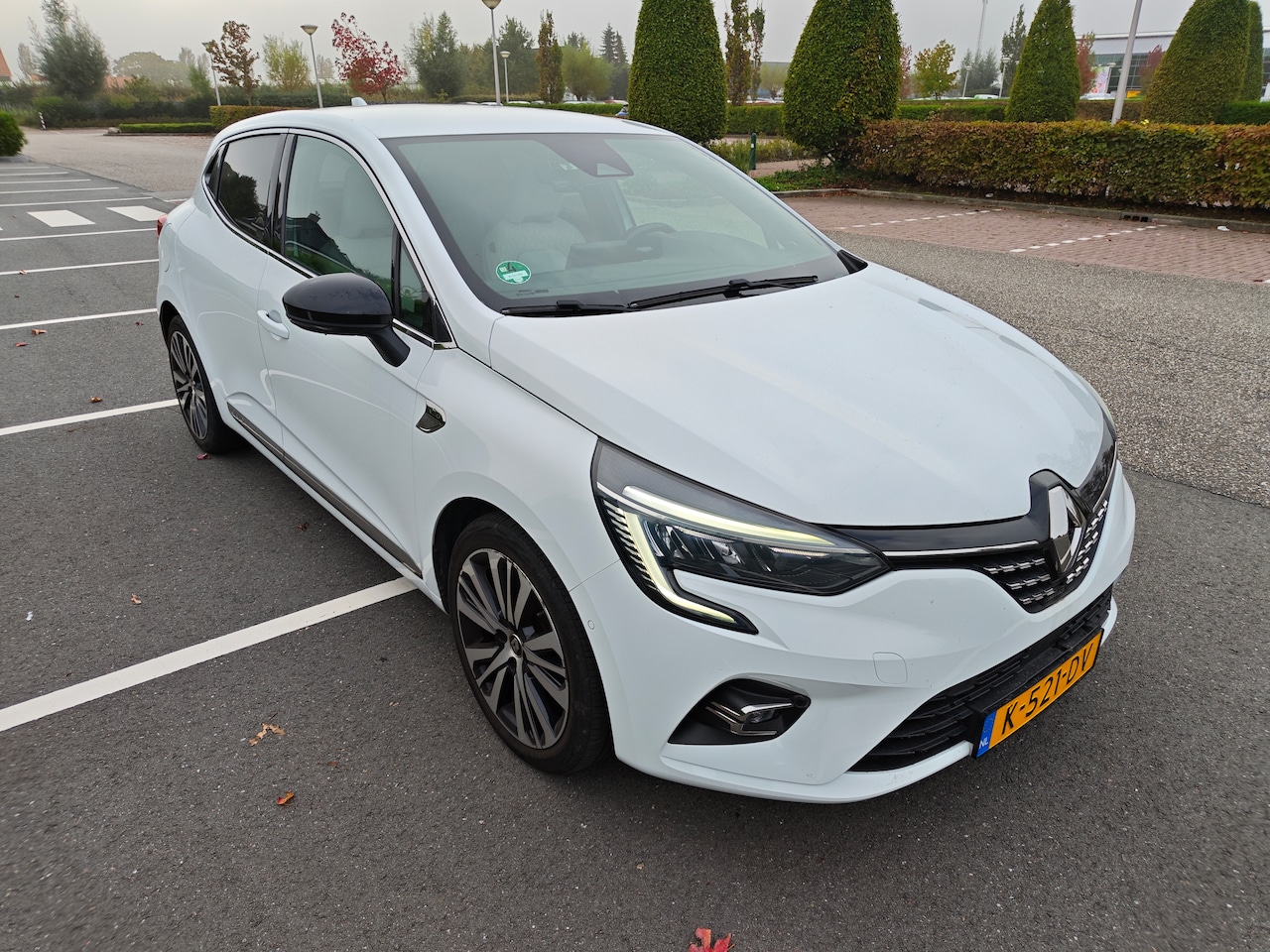 Renault Clio - 1.3 TCe Initiale Paris | BOSE | Stuur-/Stoelverwarming | Adaptive Cruise Control | Leder | Navigatie | Apple Carp - AutoWereld.nl