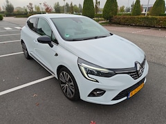 Renault Clio - 1.3 TCe Initiale Paris | BOSE | Stuur-/Stoelverwarming | Adaptive Cruise Control | Leder | Navigatie | Apple Carp