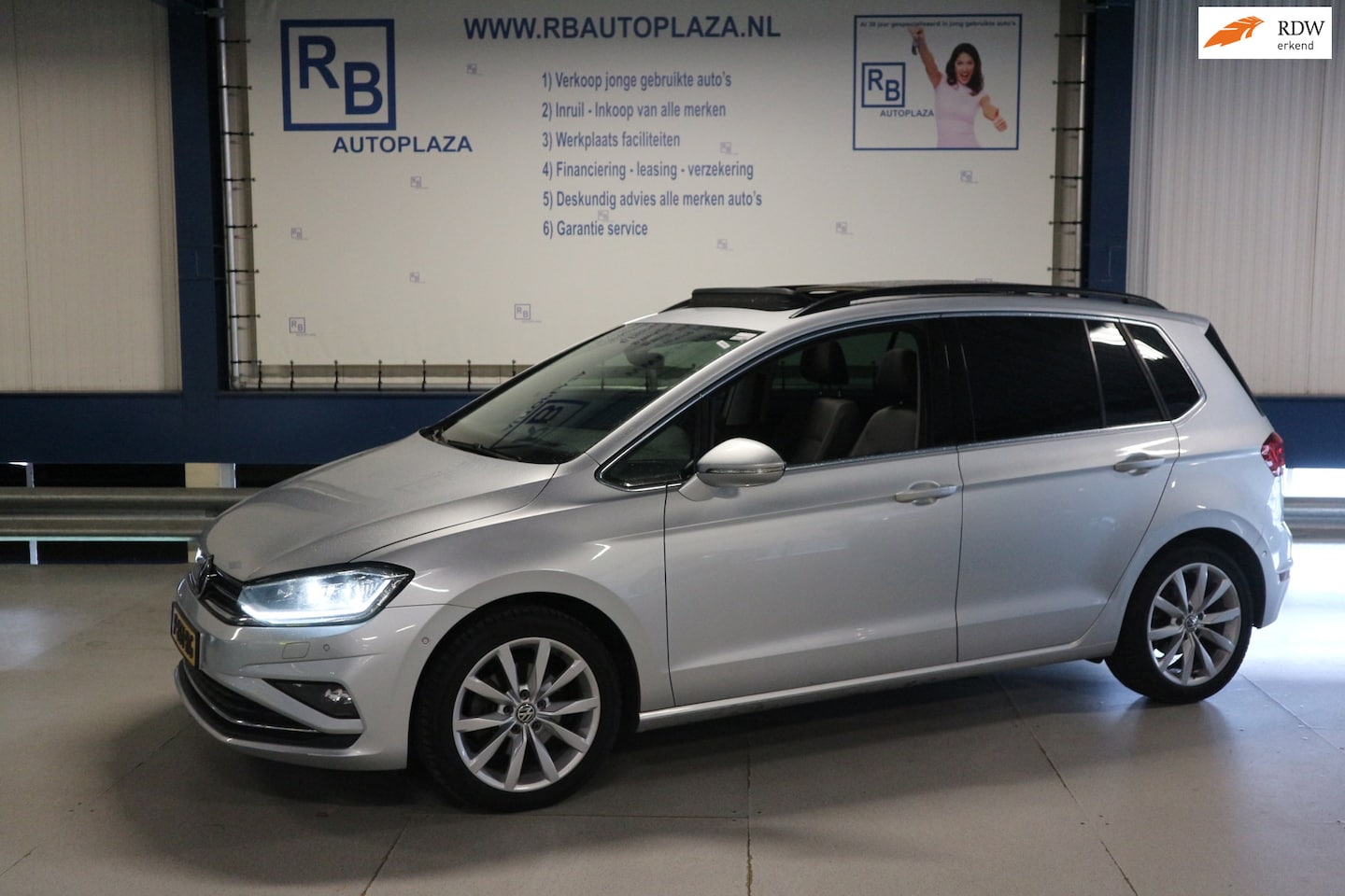Volkswagen Golf Sportsvan - 1.5 TSI ACT Highline Edition / R-Line / AUTOMAAT ! ! ! - AutoWereld.nl