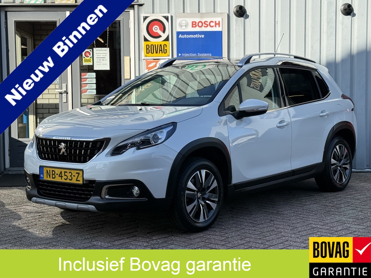 Peugeot 2008 - 1.2 PureTech Allure | 30.000km! | TREKHAAK | NAVI | CRUISE | PDC | - AutoWereld.nl