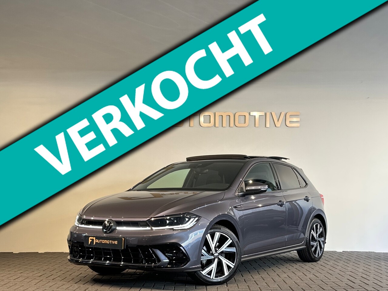Volkswagen Polo - 1.0 TSI R-Line Pano|Stoelverwarming|Lane Assist|Alcantara|IQ - AutoWereld.nl