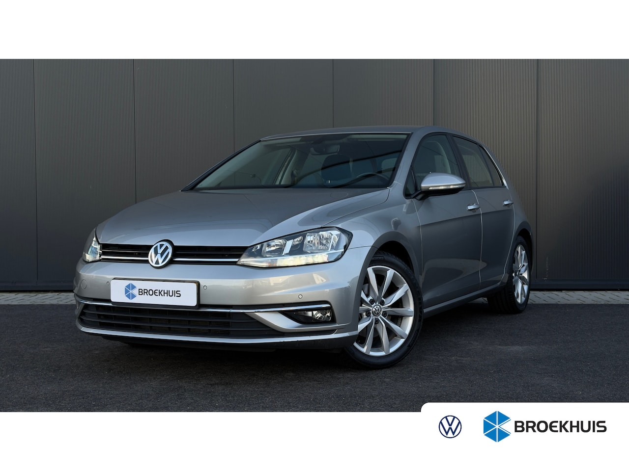Volkswagen Golf - 1.5 TSI 150pk 7-DSG Highline | Trekhaak | Camera | Adaptive Cruise | Climate Control | 17" - AutoWereld.nl