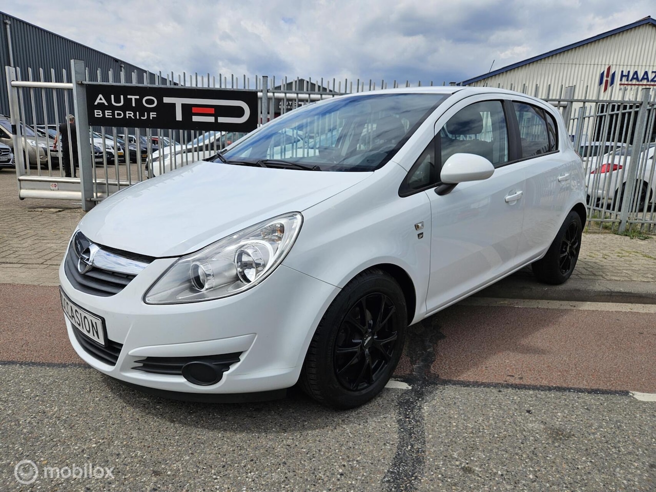 Opel Corsa - 1.0-12V '111' Edition 1.0-12V '111' Edition - AutoWereld.nl