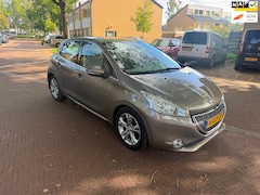 Peugeot 208 - AUTOMAAT / 5 deurs / parkeersensoren achter / mooie auto
