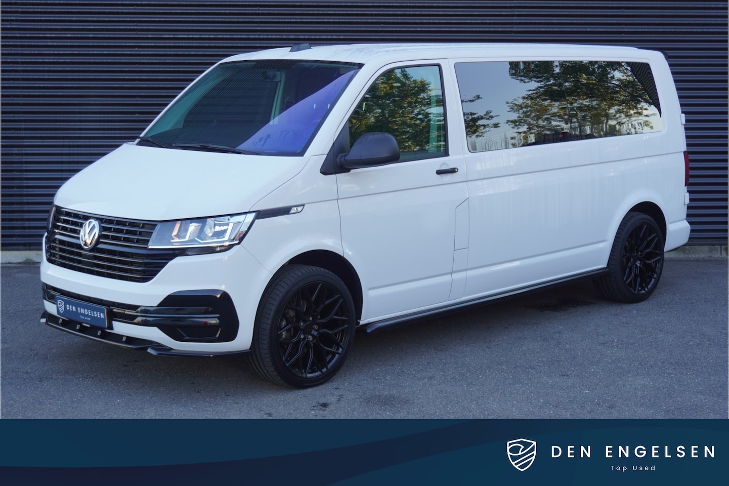 Volkswagen Transporter - L2H1 Apple Carplay Camera 19" Velgen 3-zits Trekhaak Sidesteps Front spoiler Cruise contro - AutoWereld.nl