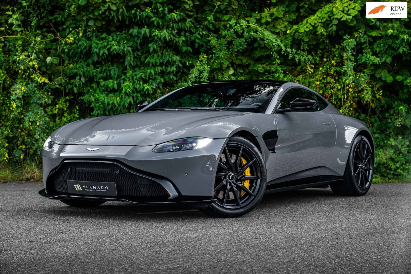 Aston Martin V8 Vantage - 4.0 510PK Stoelverwarming PDC Elec. verst.stuur Cruise Halfleder Alcantara - AutoWereld.nl