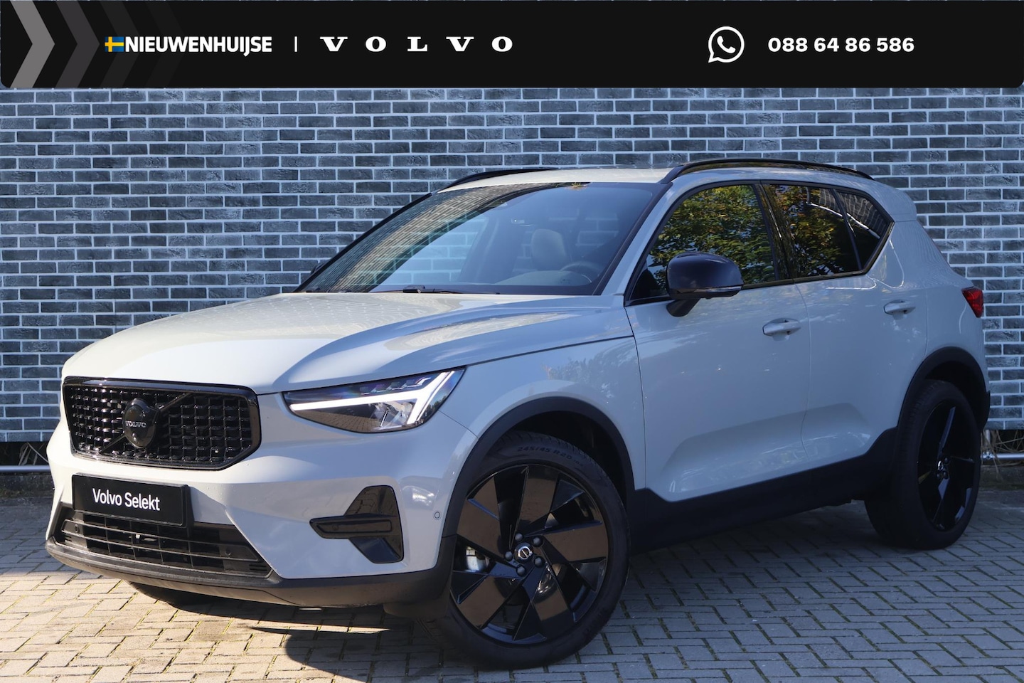 Volvo XC40 - 2.0 B4 Plus Black Edition | Trekhaak | Lichtmetalen Velgen 20 inch | Harman Kardon Audio | - AutoWereld.nl