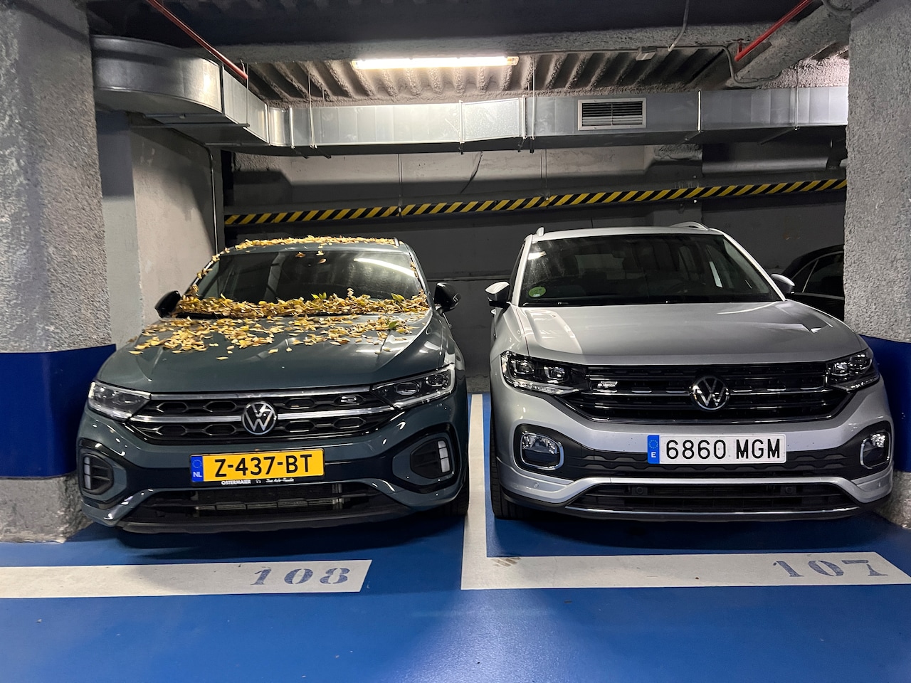 Volkswagen T-Roc - 1.5 TSI R-Line Business T-Roc 1.5 TSI DSG R-Line Black Style | Panoramadak | 19" Misano | Groen | Sport Package - - AutoWereld.nl