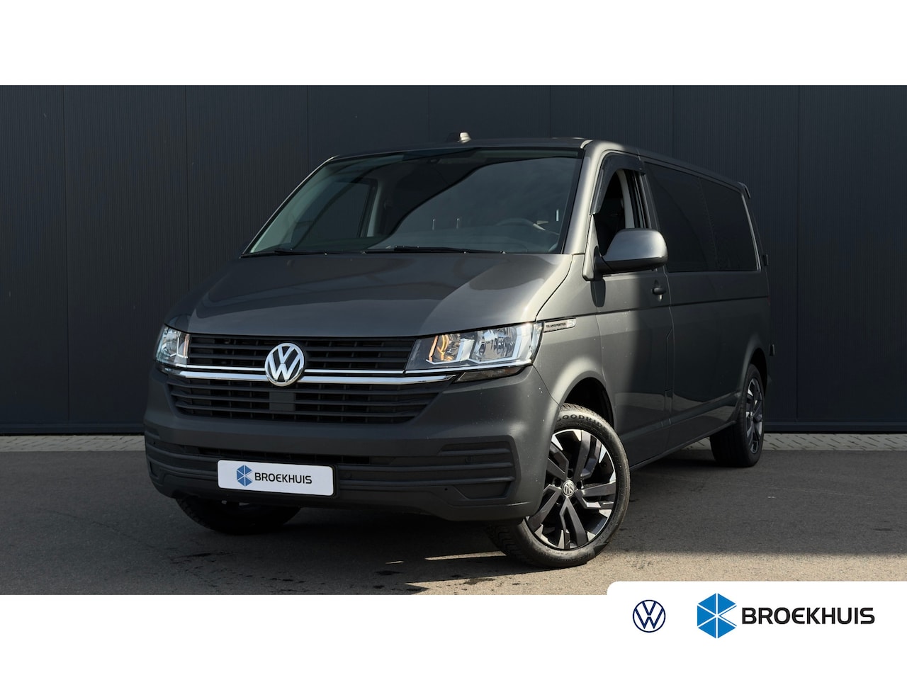 Volkswagen Transporter - 2.0 TDI L2H1 30 DC | Carplay | Cruise Control | Metaalkleur - AutoWereld.nl