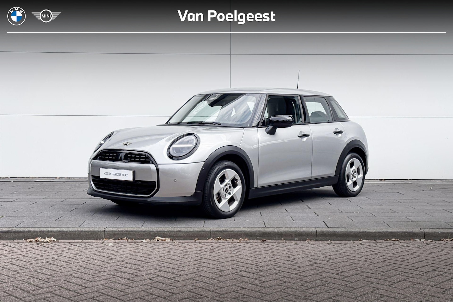MINI 5-Deurs - Cooper C Essential MINI Cooper 5-deurs 1.5 Cooper C Essential | 16 inch Square Spoke | Dak - AutoWereld.nl
