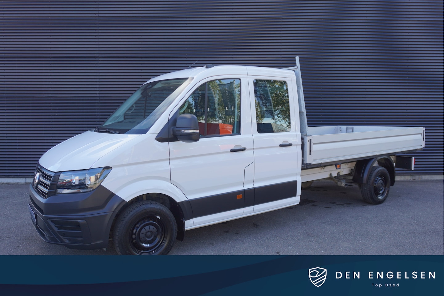 Volkswagen Crafter - 180pk Facelift L4 dubbele cabine 7-zit Open laadbak Trekhaak Apple carplay Parkeer sensore - AutoWereld.nl