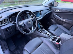 Opel Grandland X - 1.2 Turbo Innovation | Leder | Memory | Keyless | Stoelverw. + Vent. | Camera | Trekhaak |