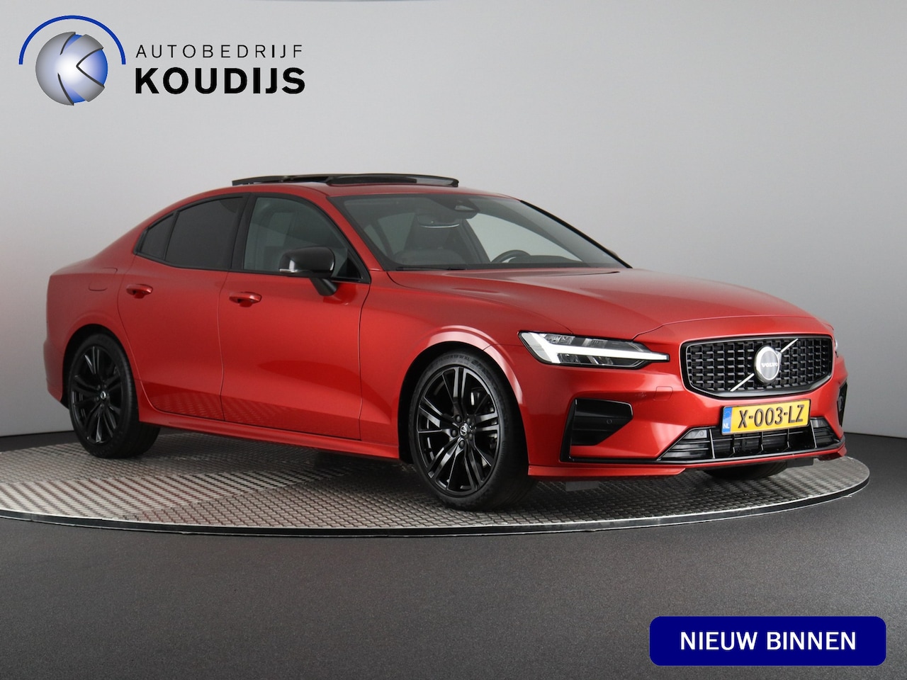 Volvo S60 - 2.0 B4 Plus Dark 2.0 B4 Plus Dark (NL-Auto / Pano / Camera / H&K / ACC / Stoel-Stuurverw. / Carplay) - AutoWereld.nl