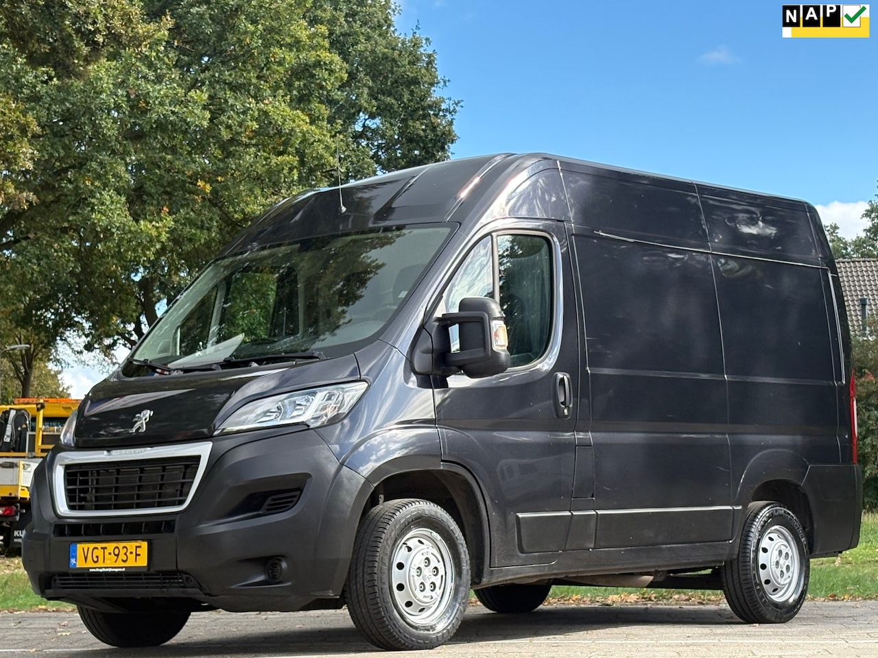Peugeot Boxer - 333 2.2 BlueHDi 120PK *Oprijplaat inklapbaar* NAP|trekhaak 2500KG|cruise|achteruitrijcamer - AutoWereld.nl