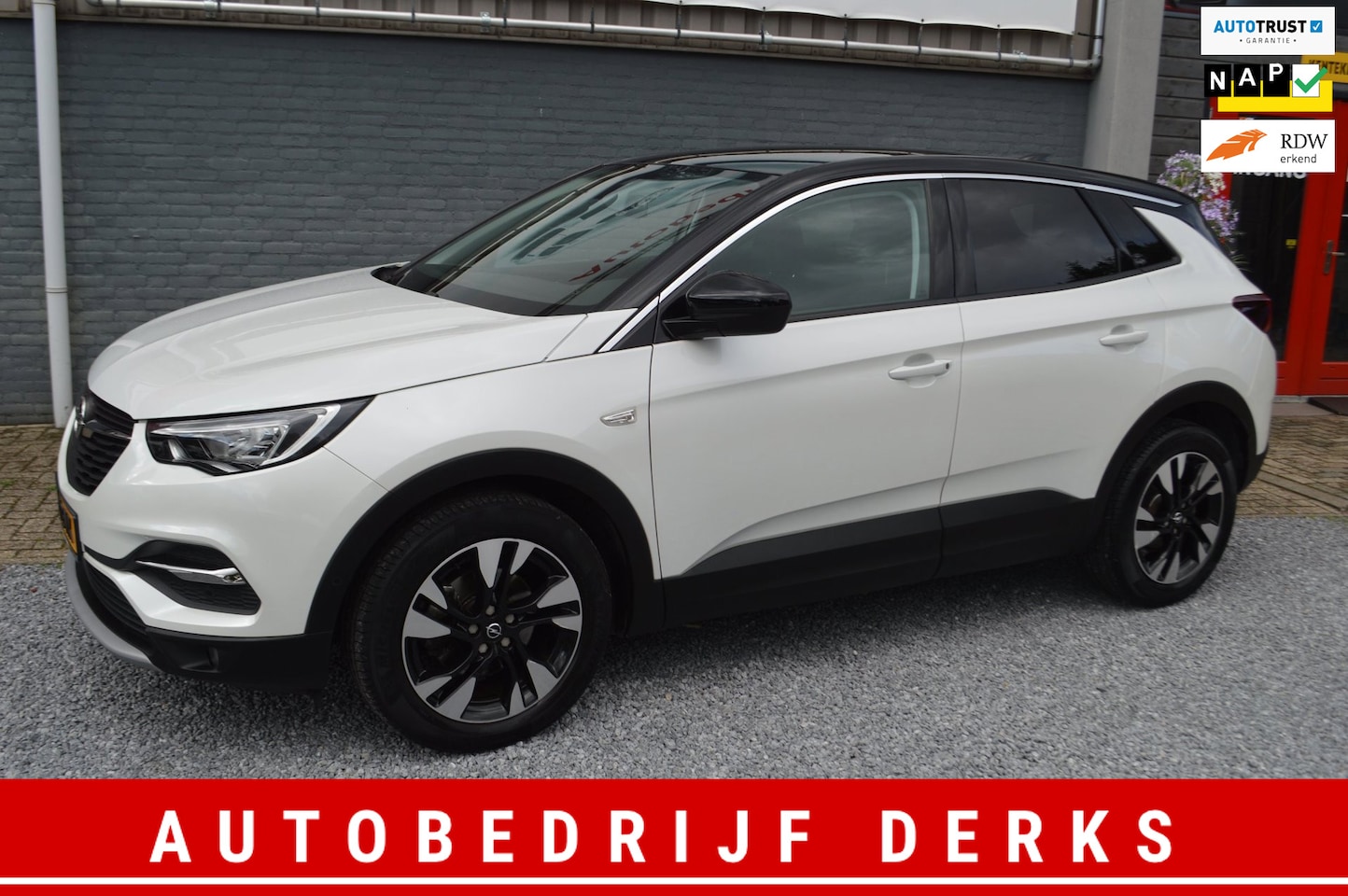 Opel Grandland X - 1.2 Turbo Innovation Automaat | Airco | Navi | Carplay | Garantie - AutoWereld.nl