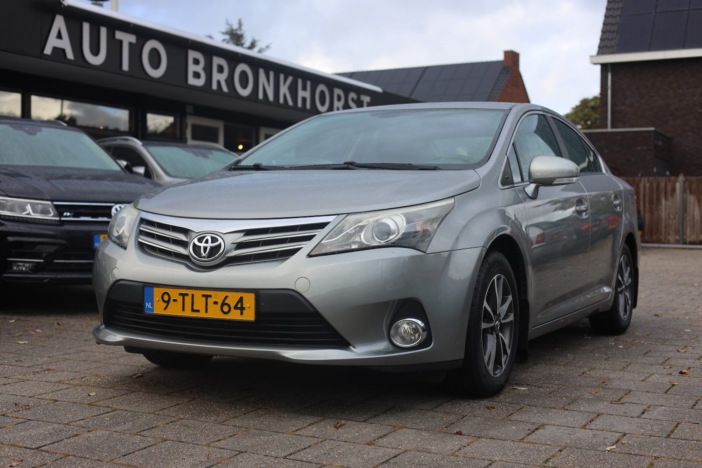 Toyota Avensis - 1.6 VVTi BUSINESS | CAMERA | NAVI | TREKHAAK - AutoWereld.nl