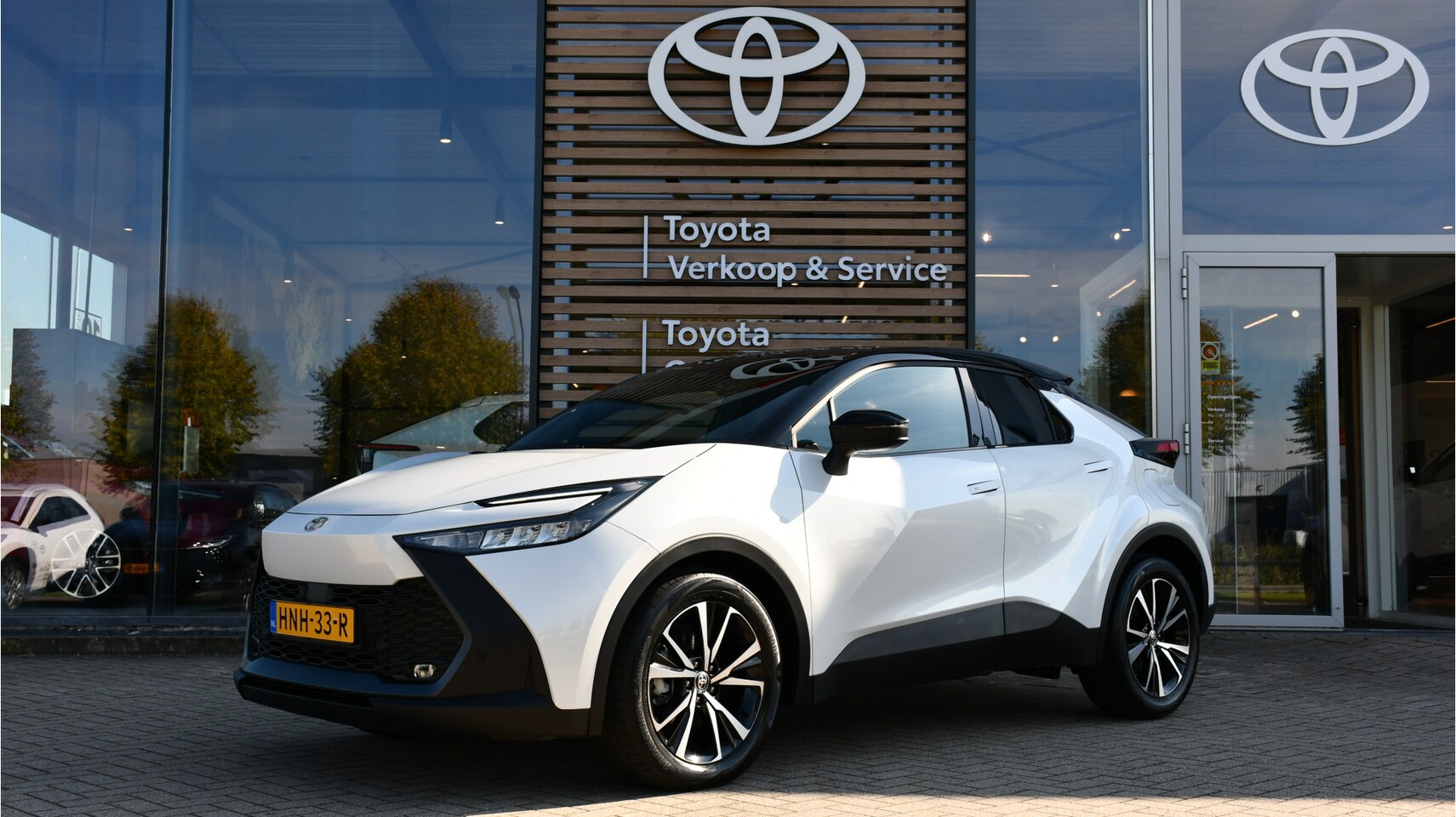 Toyota C-HR - 1.8 Hybrid 140 Dynamic | Parkeersensoren - AutoWereld.nl