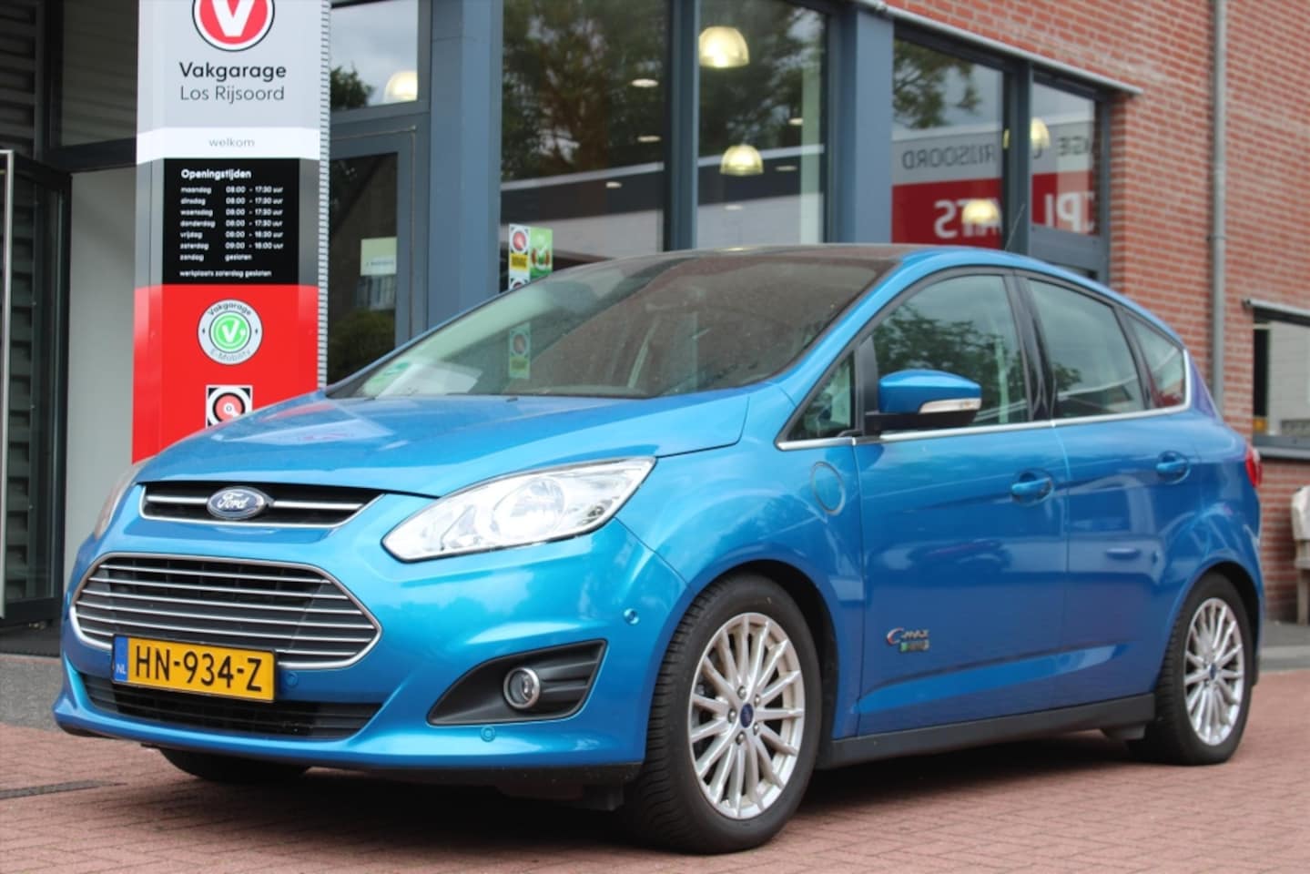 Ford C-Max - 2.0 PHEV *Titanium* | Panorama | Leder | Camera | Navigatie | Stoelverwarming | Cruise & C - AutoWereld.nl