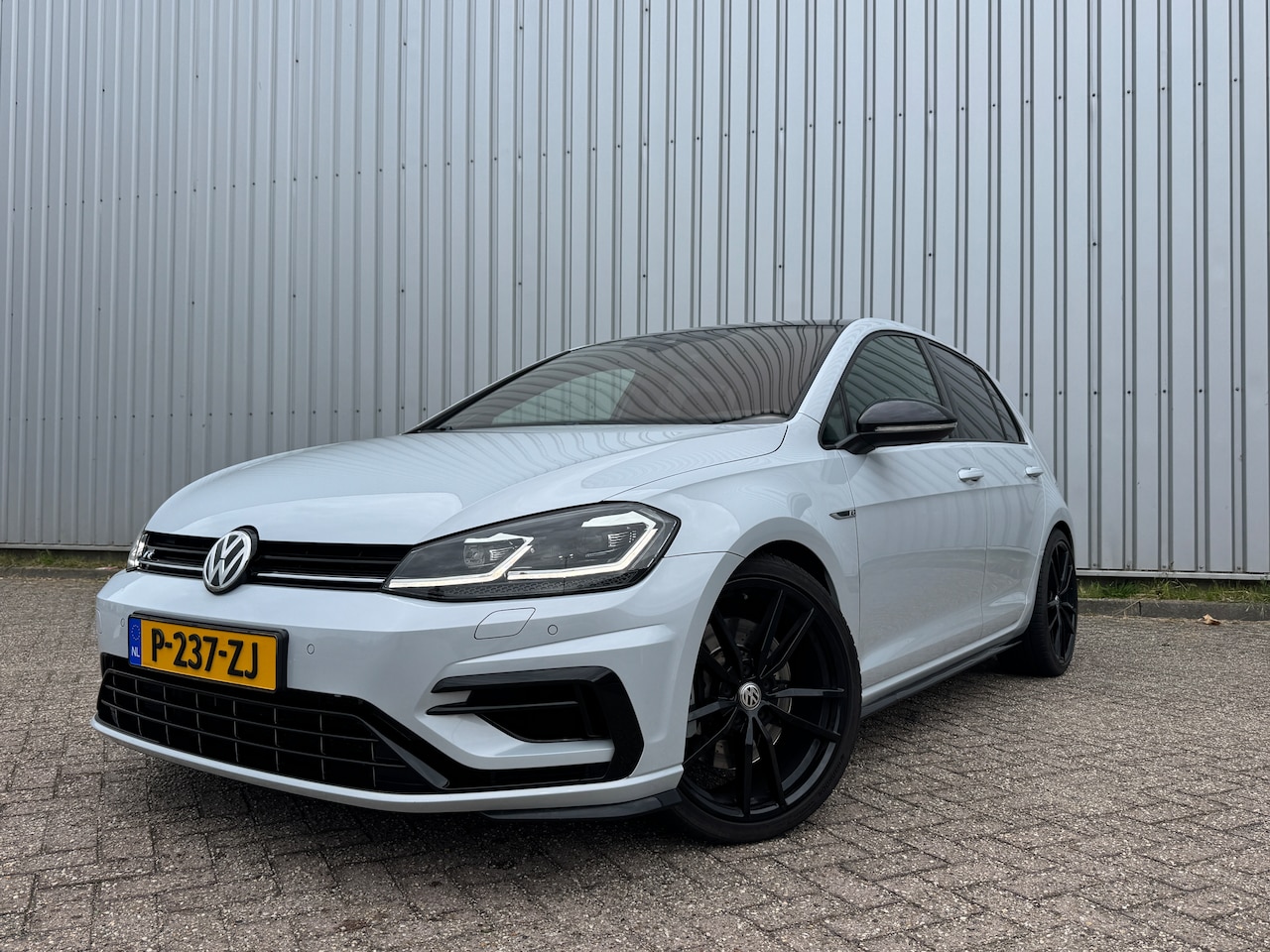 Volkswagen Golf - 2.0 TSI 4Motion R - AutoWereld.nl