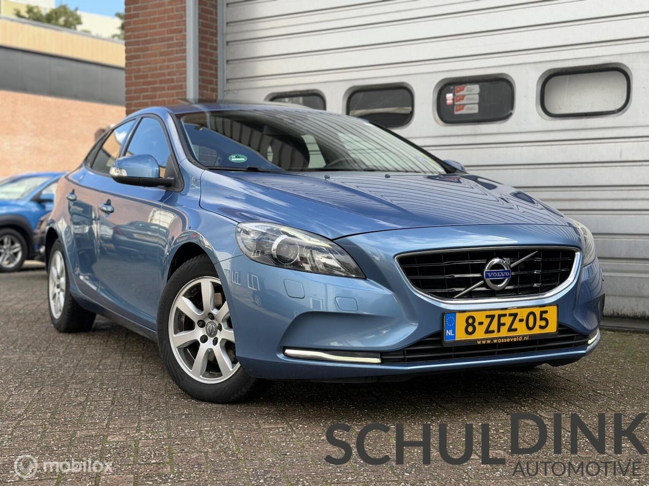 Volvo V40 - 1.6 T2 Summum STOELVERWARMING|TREKHAAK|CRUISE CONTROLE - AutoWereld.nl