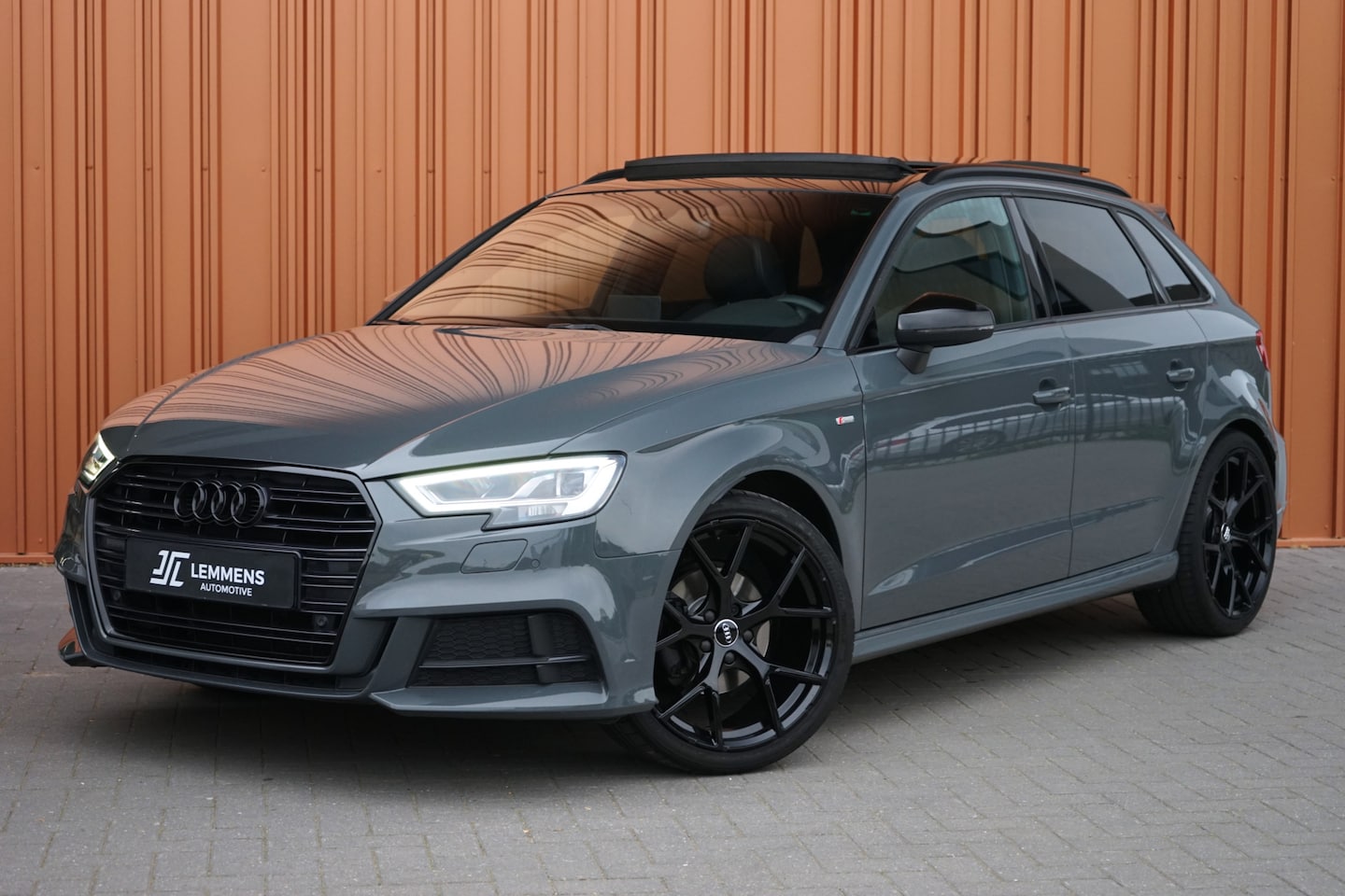 Audi A3 Sportback - 35 TFSI S-line 150PK NANOGRAU Panodak B&O Matrix DAB+ Keyless Trekhaak - AutoWereld.nl