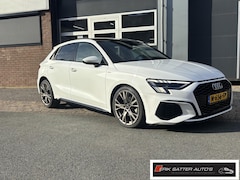 Audi A3 Sportback - 30 TFSI S edition Black optic| Matrix Led| Panoramadak| App| Carplay| Private glass