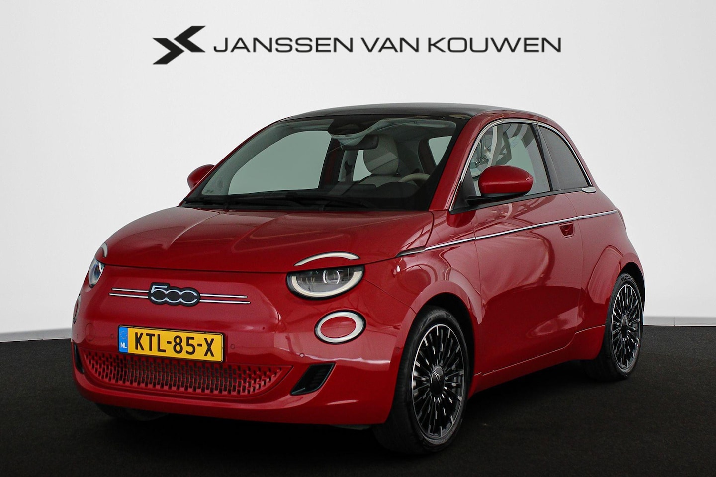 Fiat 500 - La Prima 42 kWh Pano Leder Stoelverwarming JBL Camera Apple CarPlay - AutoWereld.nl