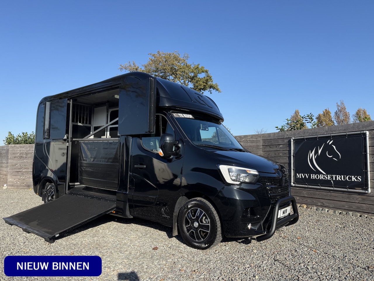 Renault Master - | HORSETRUCK | KRISMAR | STALLION 3XL | 2022 | HENGST | 23.861KM | 3-SEAT | L3 | 165PK | M - AutoWereld.nl