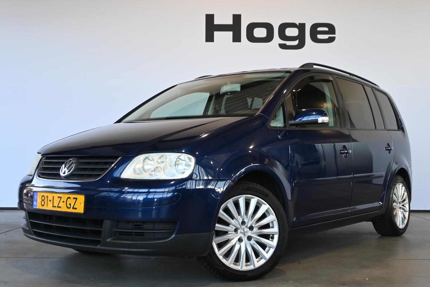 Volkswagen Touran - 1.6-16V FSI Trendline Airco Trekhaak Cruise Control Rijklaarprijs! Inruil mogelijk! - AutoWereld.nl
