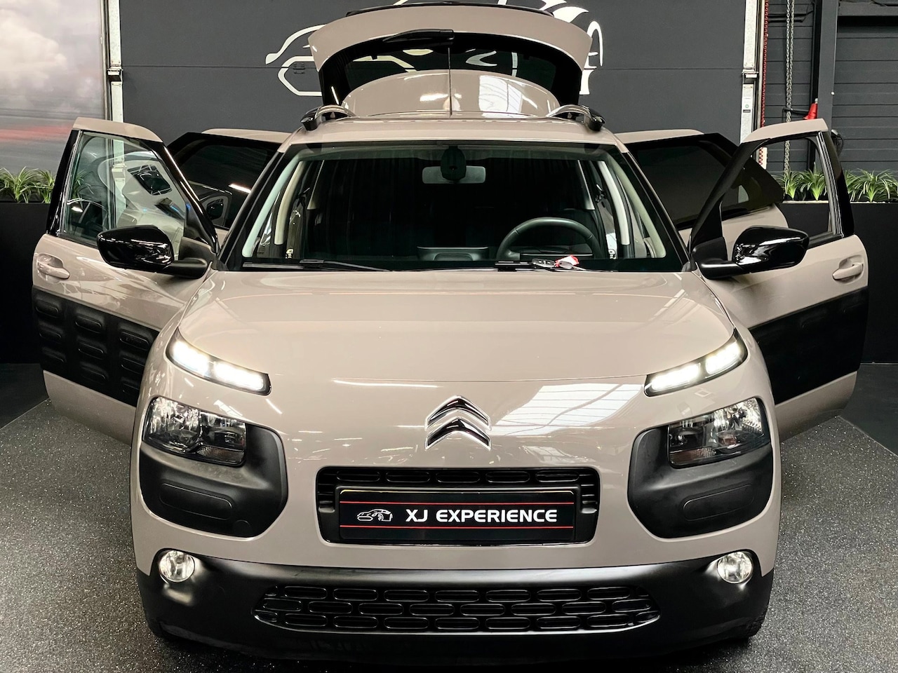 Citroën C4 Cactus - 1.2 VTi Shine AIRCO NAVI CAMERA NAP CRUISECONTROL - AutoWereld.nl