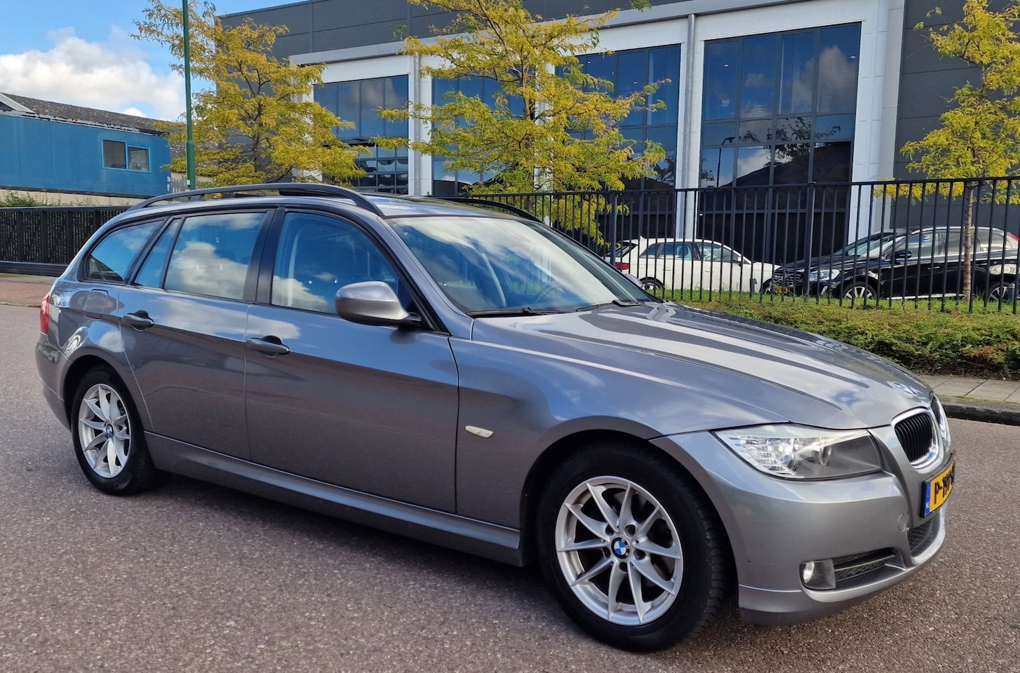 BMW 3-serie Touring - 318i PANORAMA NAVI PSENSOR CRUISE 2 X SLEUTELS - AutoWereld.nl
