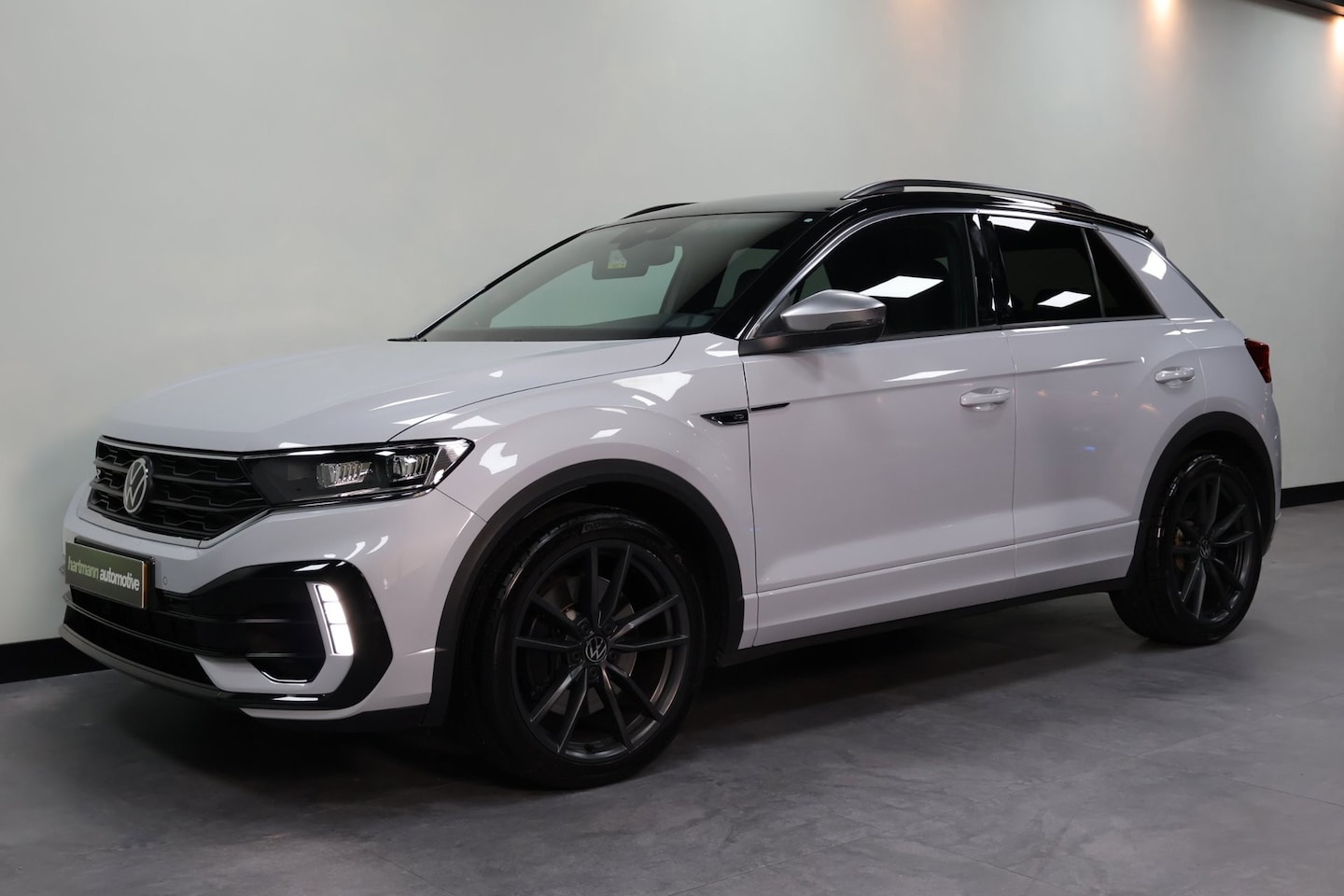 Volkswagen T-Roc - 2.0 TSI R 4MOTION|AKRAPOVIC|BEATS|DODEHOEK - AutoWereld.nl