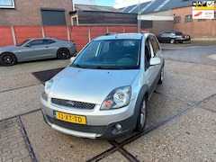 Ford Fiesta - 1.4-16V Crossroad