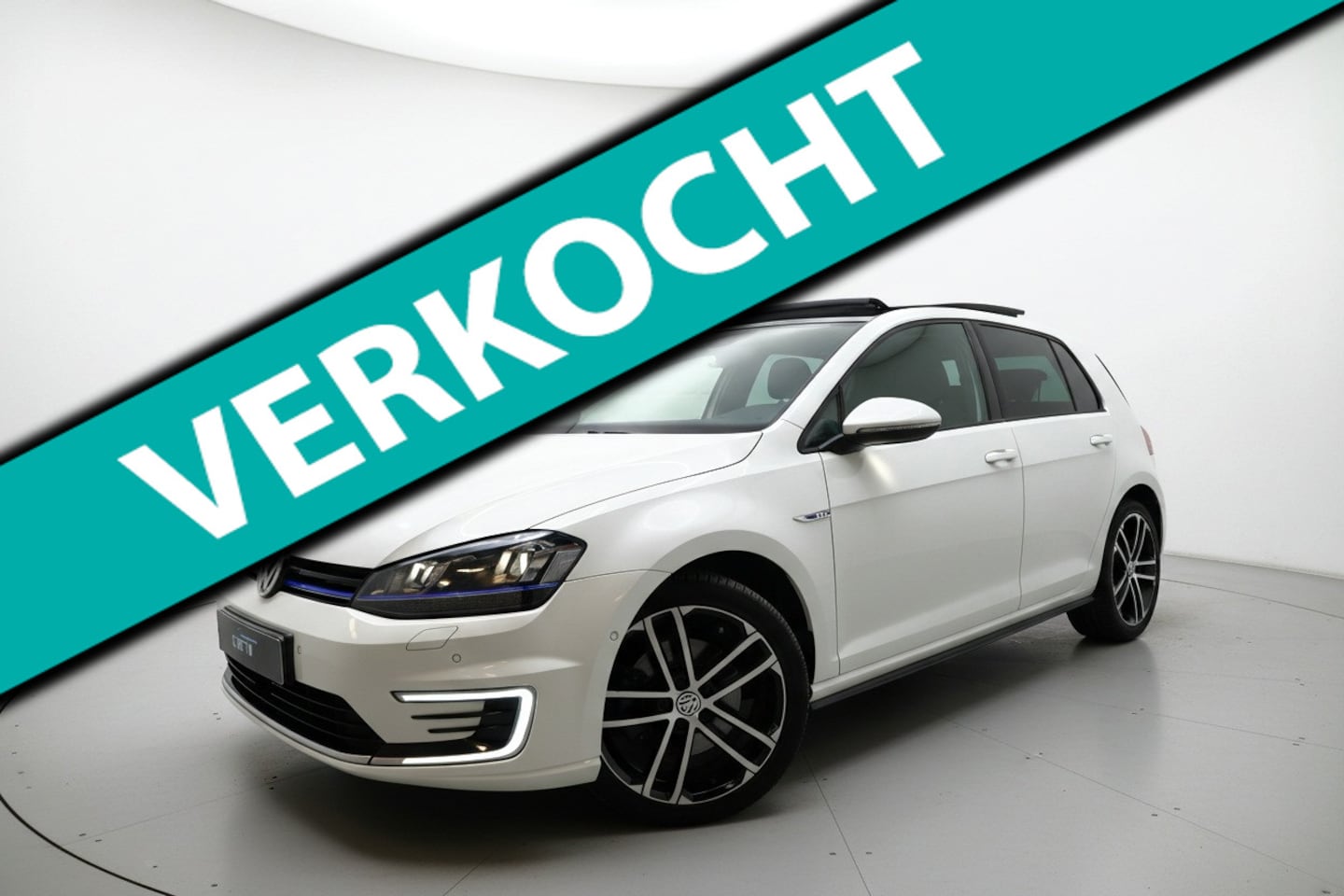 Volkswagen Golf - 1.4 TSI GTE PANO LEER SFEER CAM ACC STOELV - AutoWereld.nl