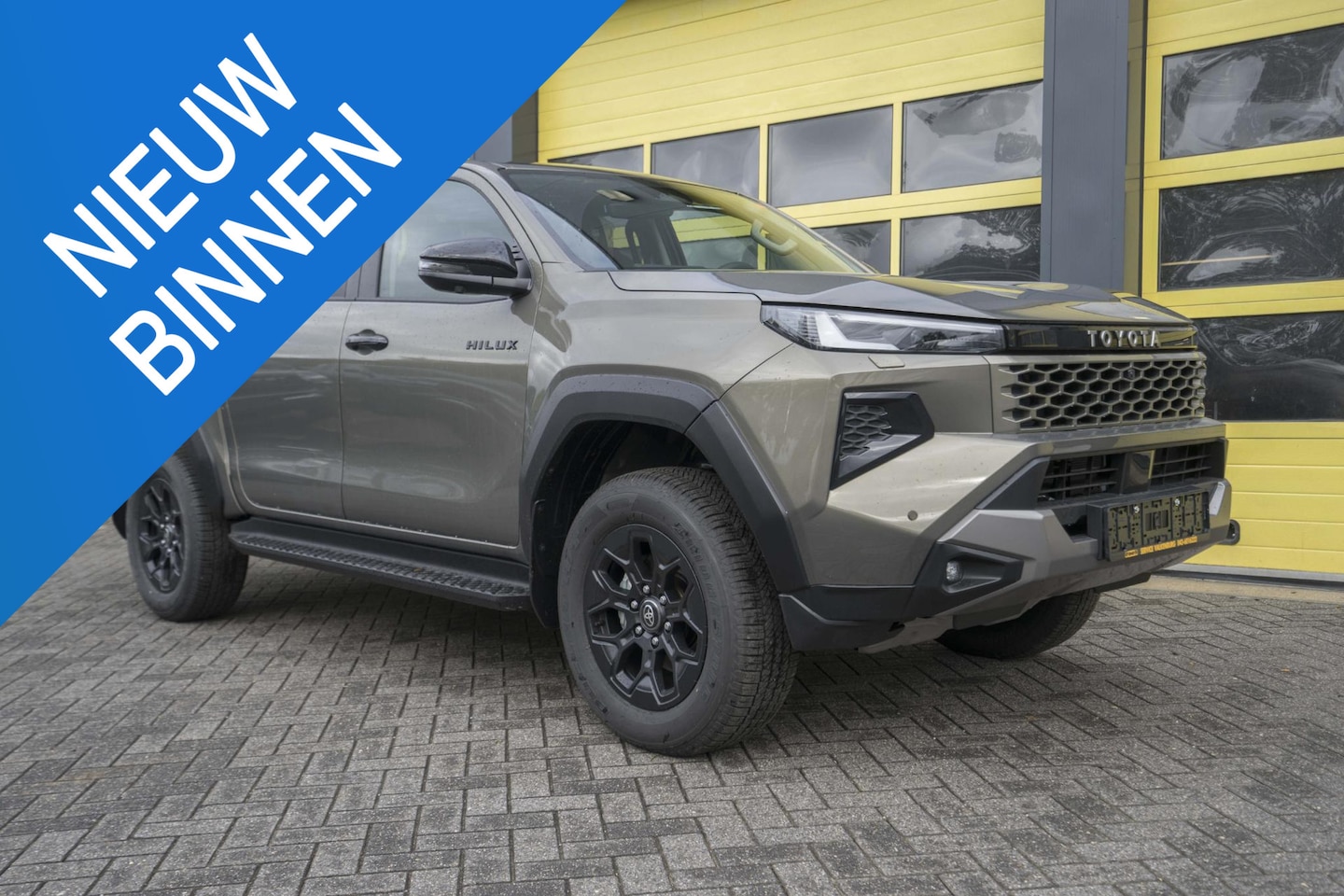 Toyota HiLux - 2.8 D-4D Hybrid Invincible JBL Full Options - AutoWereld.nl